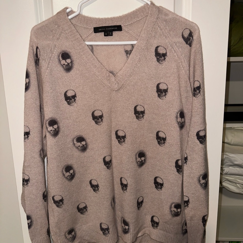 Skull Cashmere Beige V-Neck Sweater